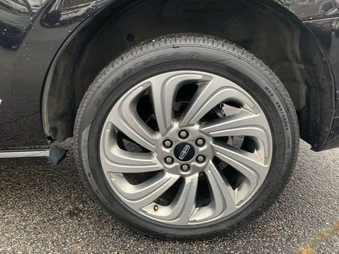 Used 2024 Lincoln Navigator Premiere image 34