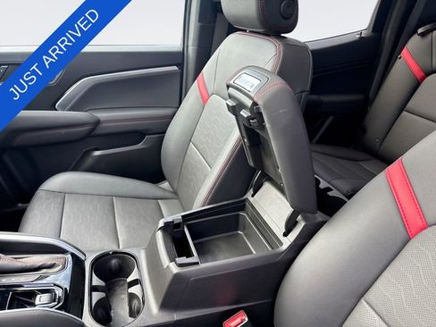 Used 2025 Chevrolet Colorado Z71 w/ Technology Package AWD/4WD image 21