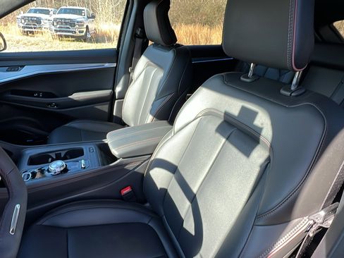 Used 2024 Jeep Wagoneer Launch Edition image 18