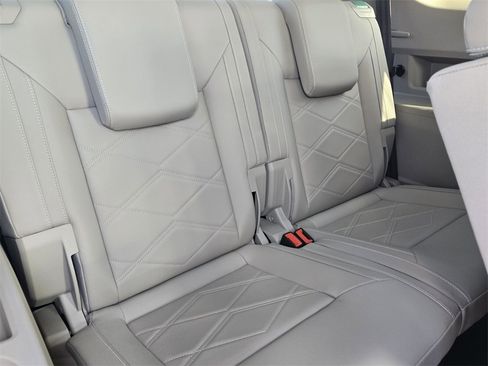 Certified 2025 Volkswagen Atlas SE w/ Panoramic Sunroof Package image 18