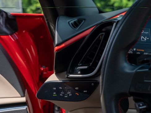 Used 2024 Ferrari Roma Spider RWD image 33