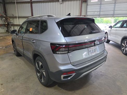 Used 2025 Volkswagen Taos SE AWD/4WD image 8
