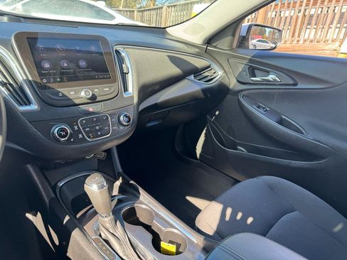 Used 2019 Chevrolet Malibu LT FWD image 23