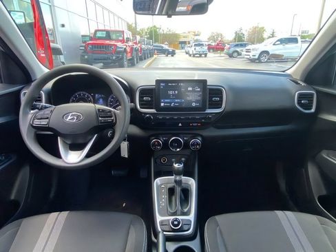 Used 2020 Hyundai Venue SEL FWD image 16
