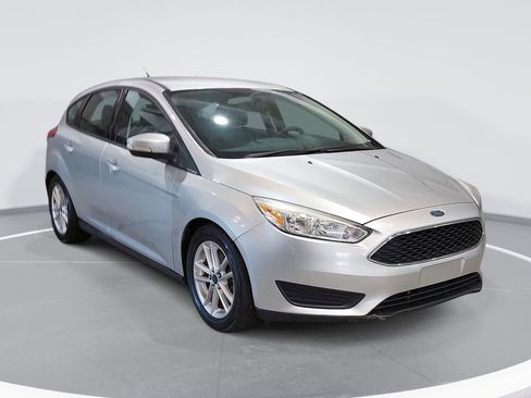 Used 2016 Ford Focus SE FWD image 3