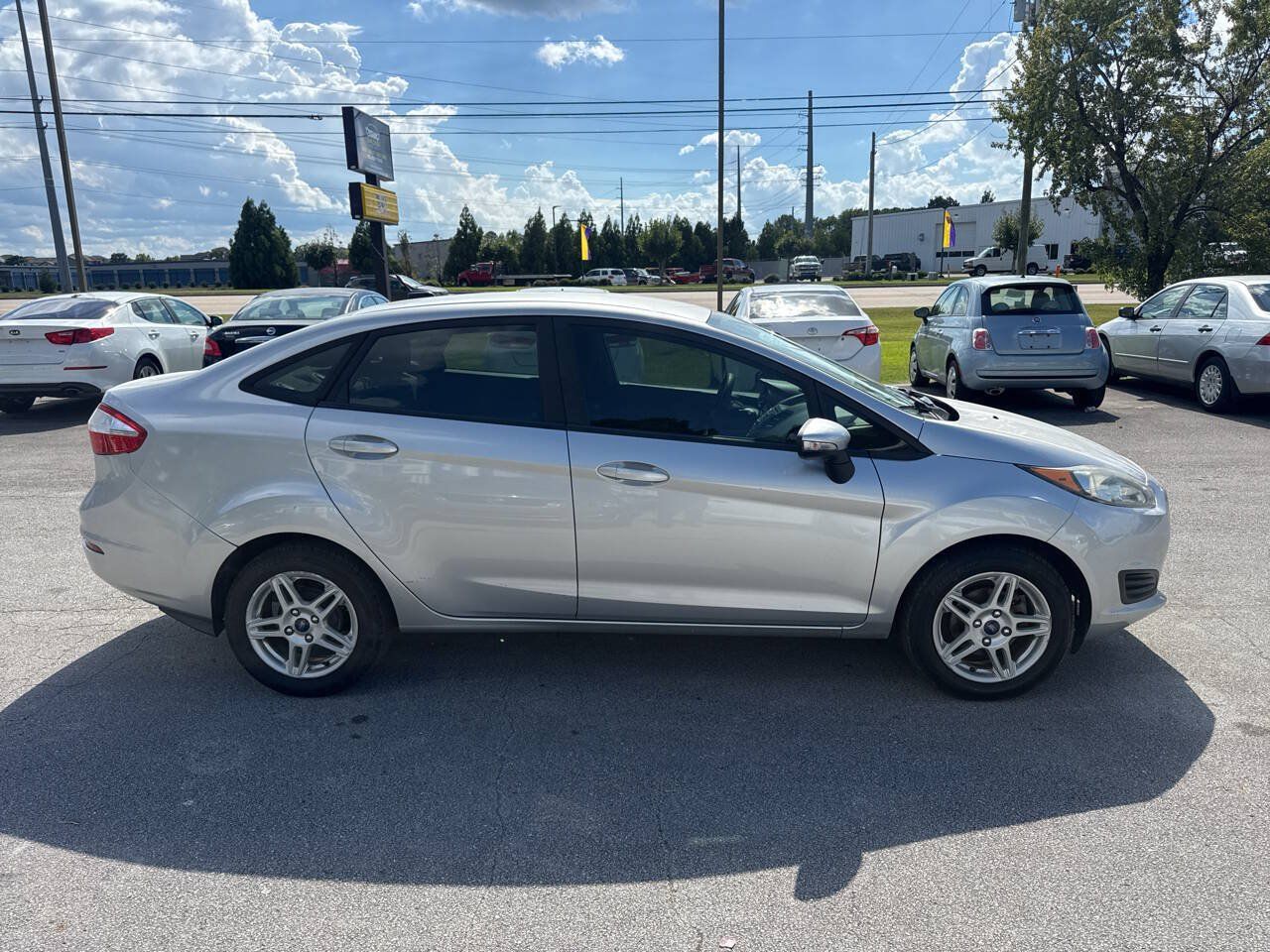 Used 2018 Ford Fiesta SE w/ Cold Weather Package FWD image 5