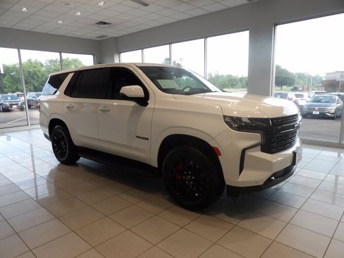 Used 2023 Chevrolet Tahoe RST w/ RST Performance Edition AWD/4WD image 3