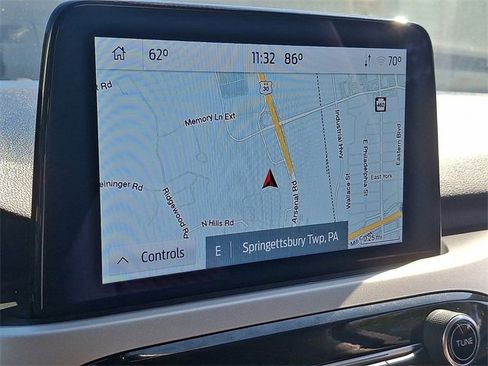 Used 2022 Ford Escape SE w/ SE Sport Appearance Package image 3