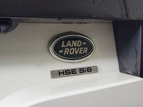 Used 2017 Land Rover Discovery HSE image 7