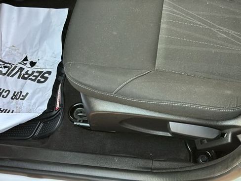 Used 2018 Ford Focus SE FWD image 22