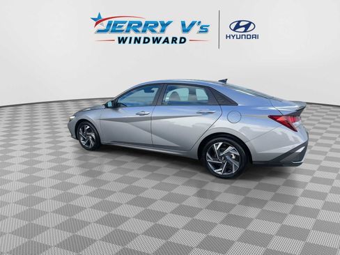 Used 2025 Hyundai Elantra Sport image 6