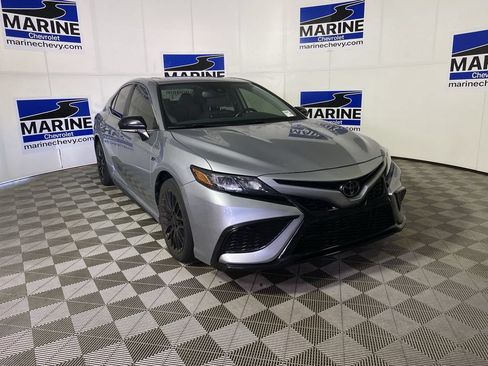 Used 2024 Toyota Camry SE w/ Cold Weather Package FWD image 1