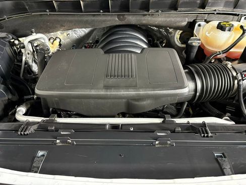 Used 2024 Chevrolet Suburban LT RWD image 47