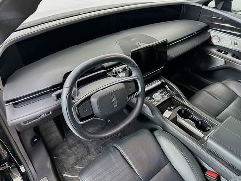 Used 2025 Lincoln Nautilus Reserve image 2