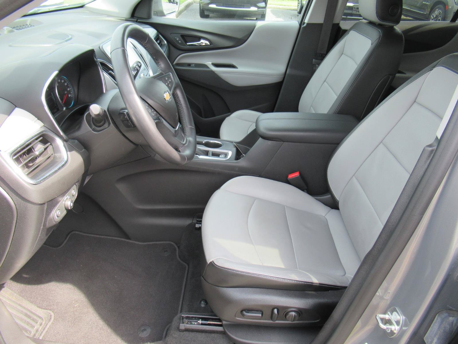 Used 2018 Chevrolet Equinox Premier FWD image 16