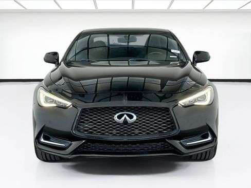 Used 2017 INFINITI Q60 2.0t w/ Moonroof Package RWD image 2