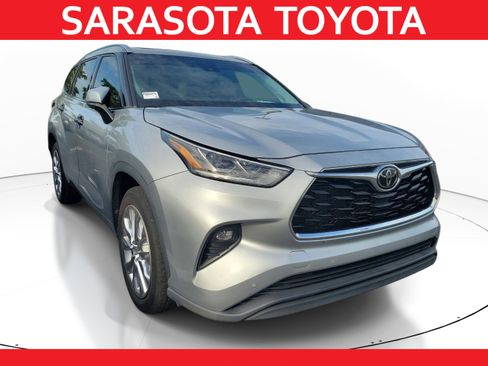 Used 2023 Toyota Highlander Limited FWD image 1