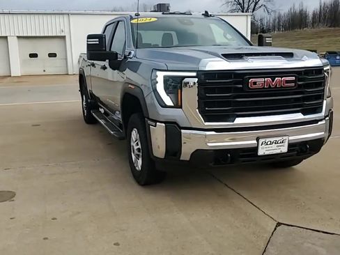 Used 2024 GMC Sierra 2500 Pro w/ Convenience Package image 3