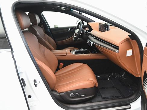 Used 2024 Genesis G80 image 31