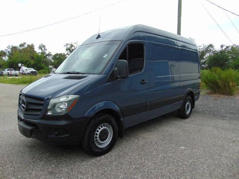 Used 2018 Mercedes-Benz Sprinter 2500 image 3