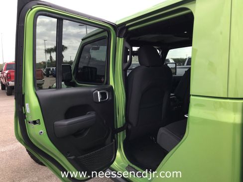 New 2025 Jeep Gladiator Sport image 13