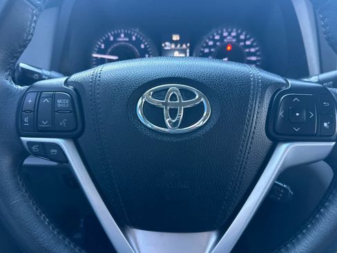 Used 2017 Toyota Sienna XLE Premium image 25