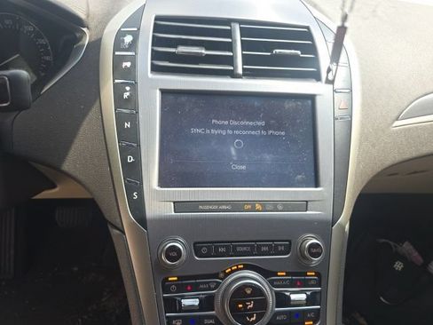 Used 2020 Lincoln MKZ FWD image 5