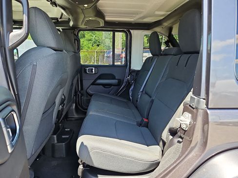 Used 2025 Jeep Wrangler Unlimited Sahara w/ Safety Group AWD/4WD image 29