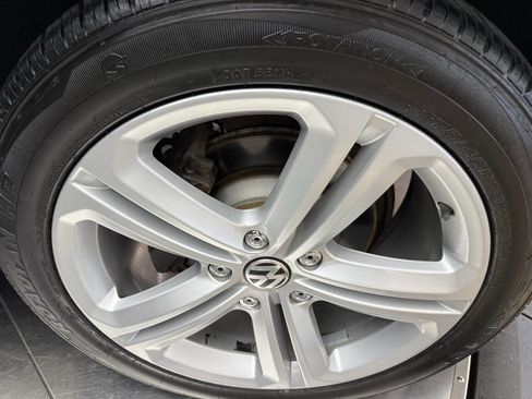 Used 2014 Volkswagen Touareg VR6 image 33