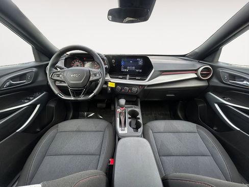 Used 2025 Chevrolet Trax RS w/ Sunroof Package FWD image 14