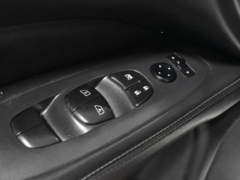 Used 2019 Nissan Pathfinder SL AWD/4WD image 14