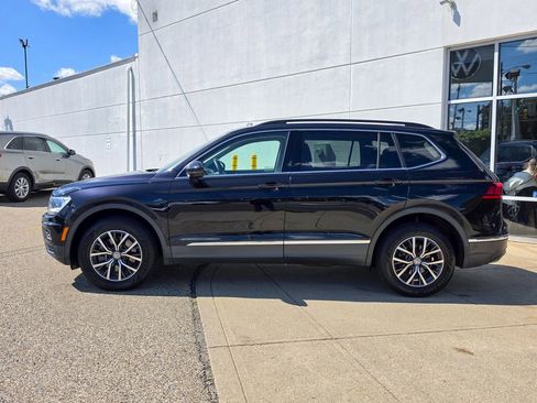 Used 2020 Volkswagen Tiguan SE w/ Panoramic Sunroof Package AWD/4WD image 2