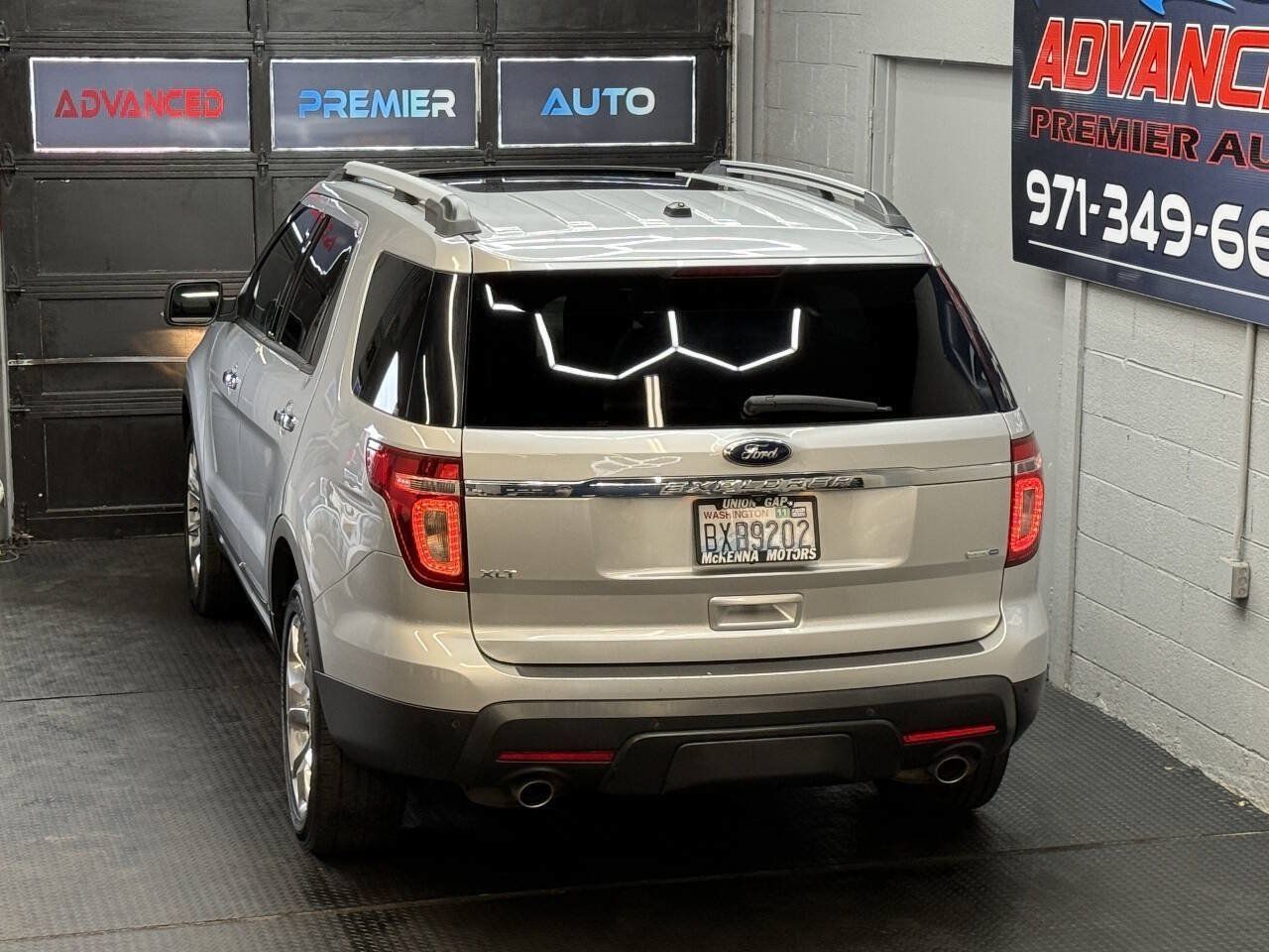 Used 2014 Ford Explorer XLT w/ Equipment Group 202A AWD/4WD image 11
