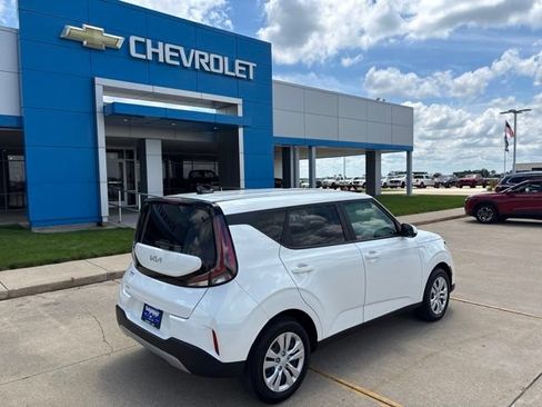 Used 2025 Kia Soul LX FWD image 9