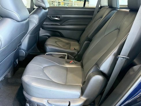 Used 2025 Toyota Grand Highlander FWD image 32