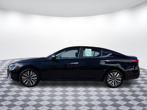 Used 2024 Nissan Altima 2.5 SV AWD/4WD image 4