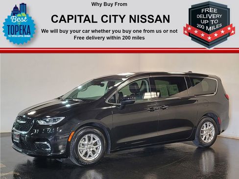 Used 2023 Chrysler Pacifica Touring-L FWD image 5