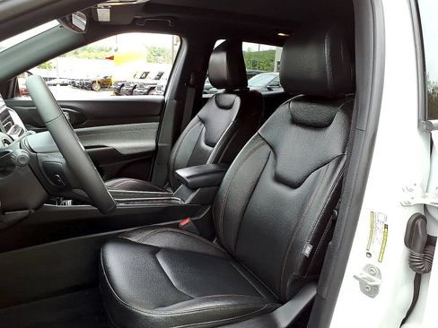 Certified 2024 Jeep Compass Latitude w/ Sun and Sound Group AWD/4WD image 8