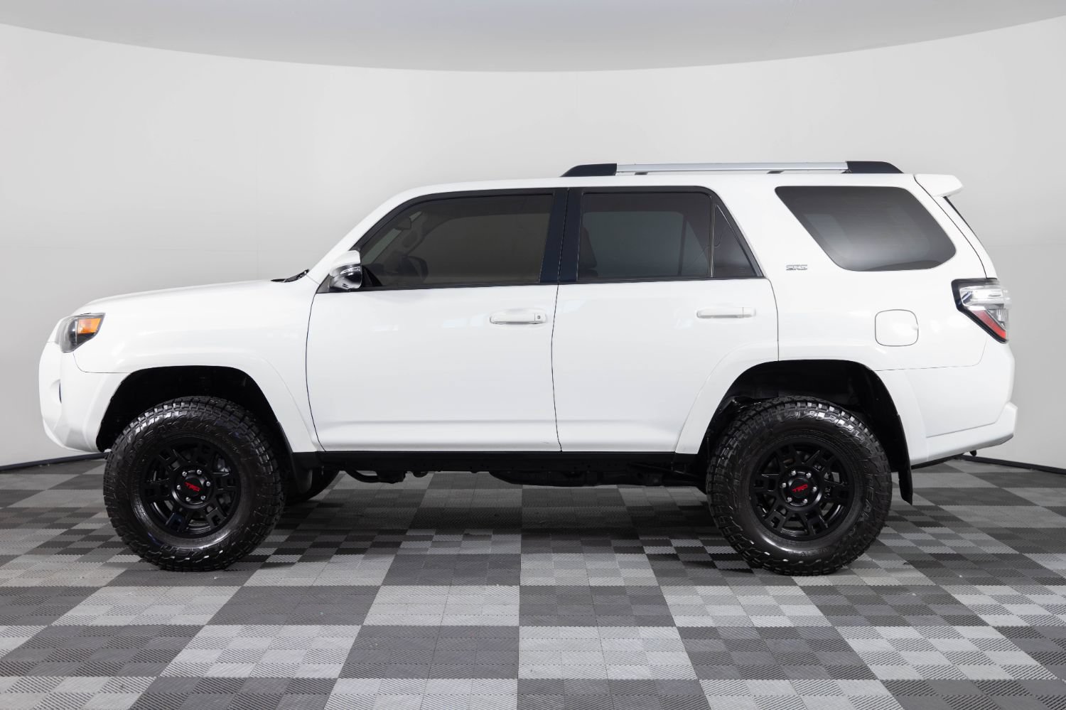 Used 2023 Toyota 4Runner SR5 Premium w/ SR5 Premium Package AWD/4WD image 3