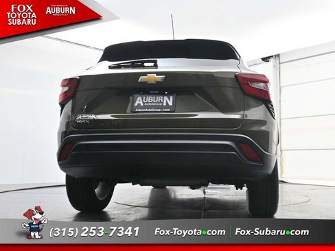 Used 2024 Chevrolet Trax LS w/ LS Convenience Package FWD image 19