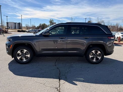 Used 2023 Jeep Grand Cherokee 4WD 4xe image 4