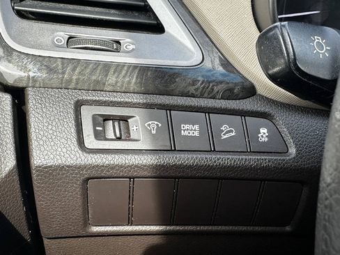 Used 2017 Hyundai Santa Fe Sport FWD image 22
