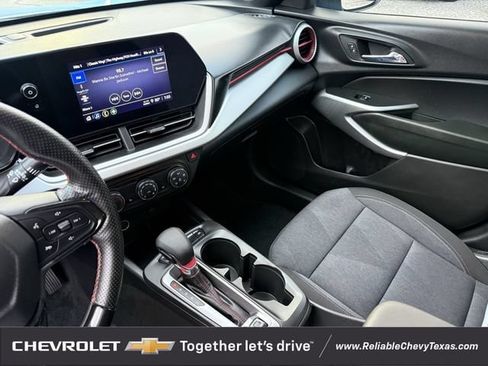 Used 2024 Chevrolet Trax RS w/ Sunroof Package FWD image 17