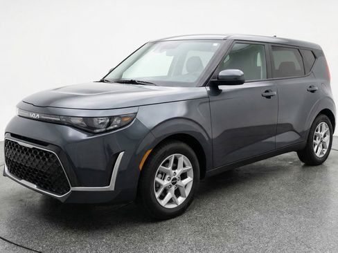 Used 2025 Kia Soul LX w/ LX Technology Package image 3