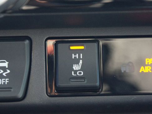 Used 2025 Toyota RAV4 XLE Premium image 8