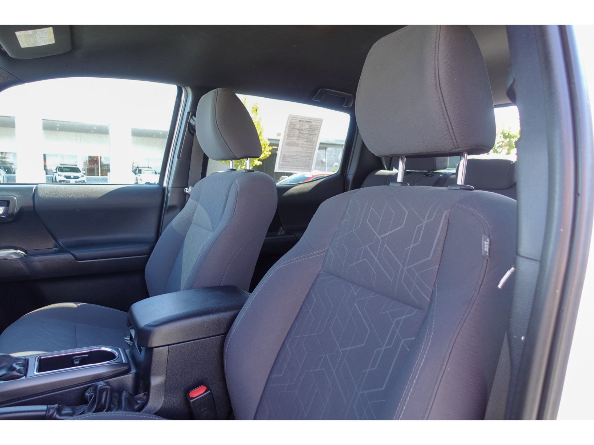 Used 2018 Toyota Tacoma TRD Off-Road w/ Technology Package AWD/4WD image 11