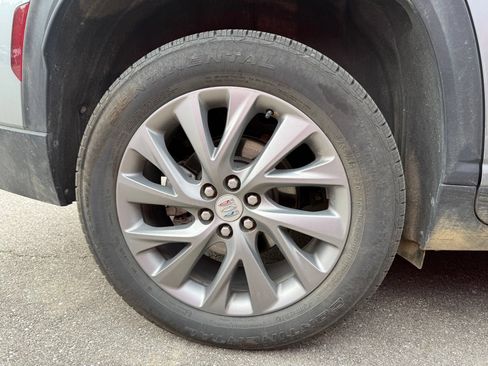 Used 2025 Buick Enclave Preferred AWD/4WD image 9