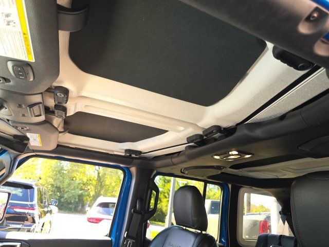 Used 2023 Jeep Wrangler Unlimited Sahara w/ Cold Weather Group AWD/4WD image 13