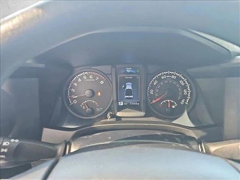 Used 2018 Toyota Tacoma SR image 9