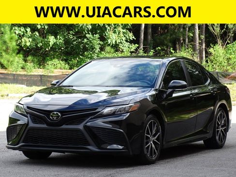 Used 2024 Toyota Camry SE FWD image 2